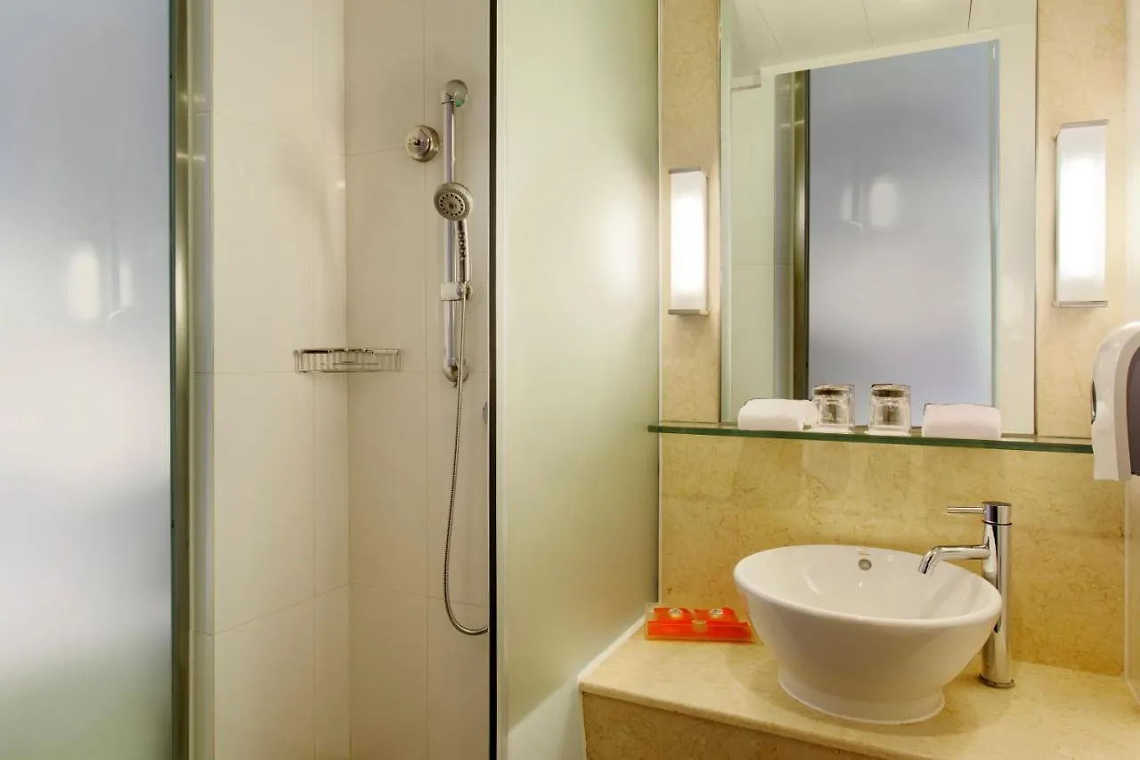 ***  Holiday Inn Express Hong Kong Soho, An Ihg Hotel Китай